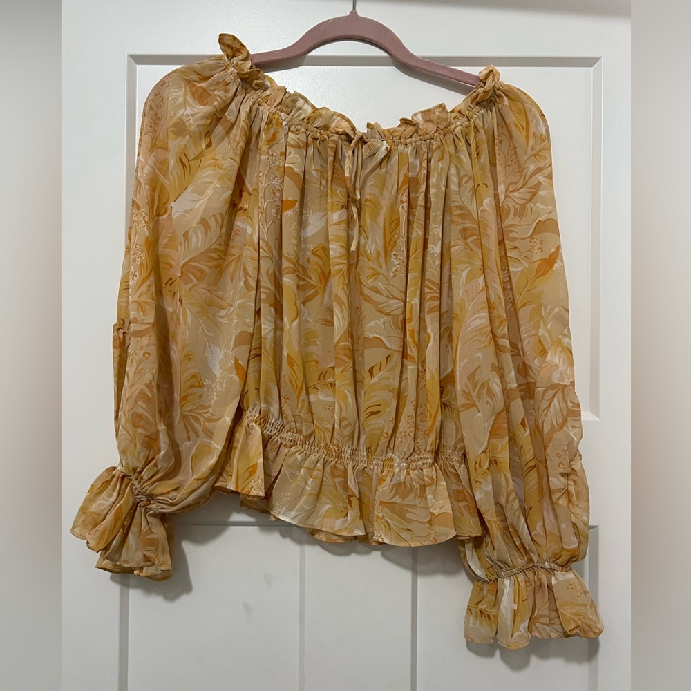 VICI COLLECTION. XS off shoulder blouse, new without tags